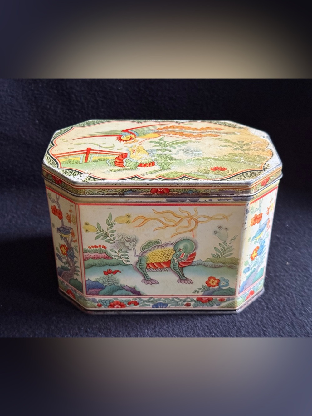 RARE VINTAGE 1930-40’s HUNTLEY & PALMERS BISCUITS TIN ENGLAND